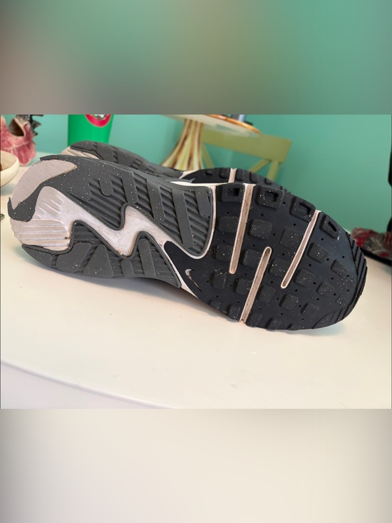 Men’s Air Max Nike Black Sneakers with White Swoosh EUC SZ 10